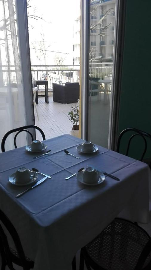 Hotel Ariosto Rimini Exteriör bild