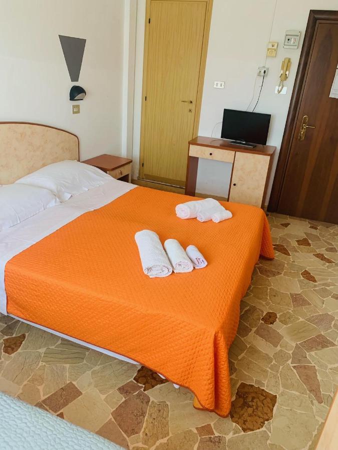 Hotel Ariosto Rimini Exteriör bild