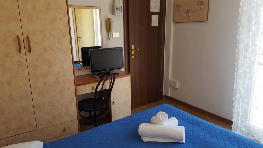 Hotel Ariosto Rimini Exteriör bild