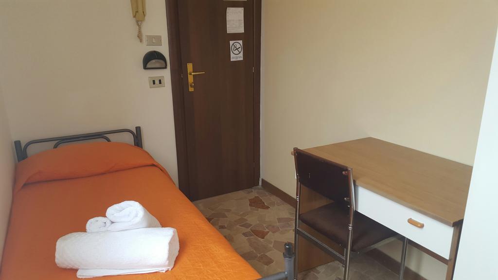 Hotel Ariosto Rimini Exteriör bild
